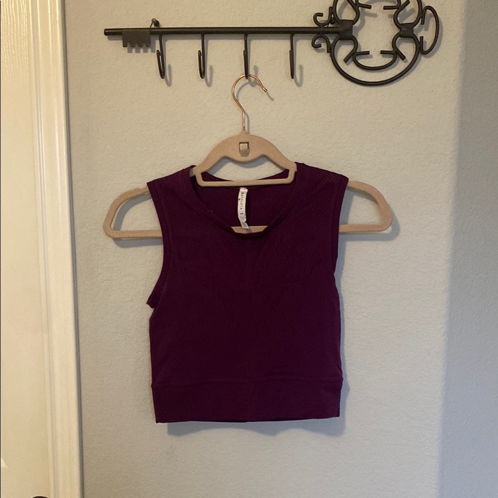 Athleta workout top (cropped)